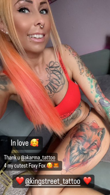 Foxy Tattoo ist fertig 😇🦊❤️  Sieht bissel schief aus 😂 aber das ist nur weil mein Bein da so schief rumh&auml;ngt