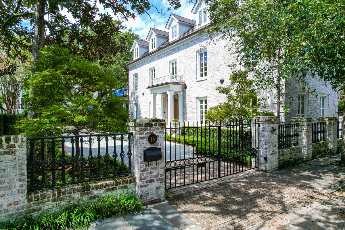CarriageCHS's tweet photo. 13 Legare Street -- c1970. Totally renovated by current owners. Perfection at every turn! Private gated brick and slate driveway with bubbling fountain provides the perfect entrance to this gracious home with entrances from Legare and Gibbes Streets. Listed by Judy Tarleton https://t.co/MbUTU7arcC