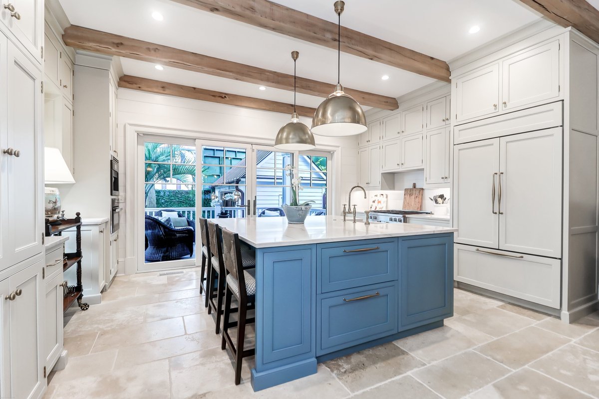 CarriageCHS's tweet photo. 13 Legare Street -- c1970. Totally renovated by current owners. Perfection at every turn! Private gated brick and slate driveway with bubbling fountain provides the perfect entrance to this gracious home with entrances from Legare and Gibbes Streets. Listed by Judy Tarleton https://t.co/MbUTU7arcC