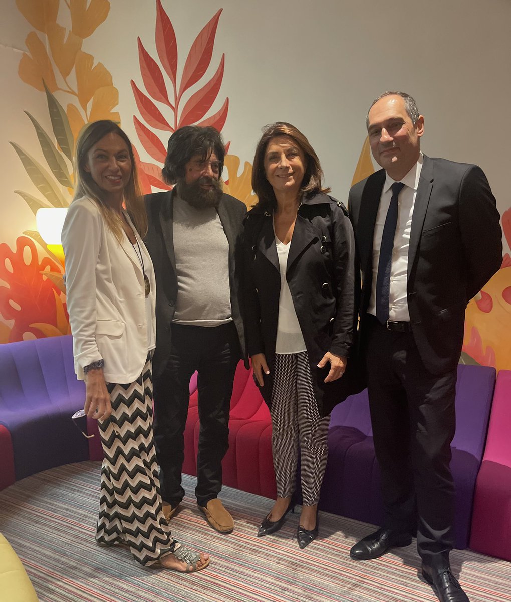 MartineVassal's tweet photo. Rencontre passionnante et instructive avec l’écrivain @MarekHalter, le Président du #FSJU Marseille Provence @StoraLionel et la Déléguée @ecrimed.
Dans le cadre des rencontres méditerranéennes et de la venue du Pape à #Marseille, nous avons abordé les sujets d’actualité. https://t.co/peZvWEsT2p