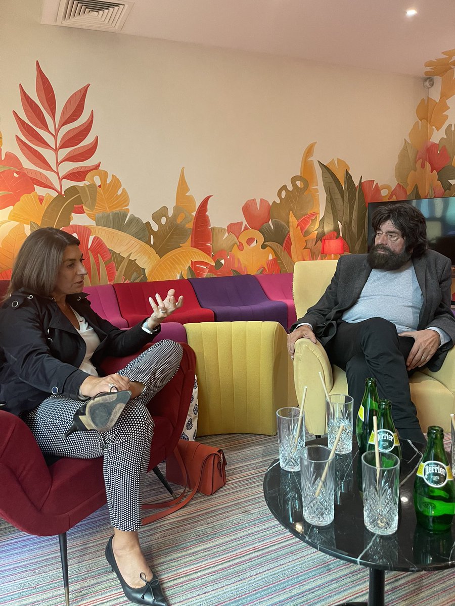 MartineVassal's tweet photo. Rencontre passionnante et instructive avec l’écrivain @MarekHalter, le Président du #FSJU Marseille Provence @StoraLionel et la Déléguée @ecrimed.
Dans le cadre des rencontres méditerranéennes et de la venue du Pape à #Marseille, nous avons abordé les sujets d’actualité. https://t.co/peZvWEsT2p