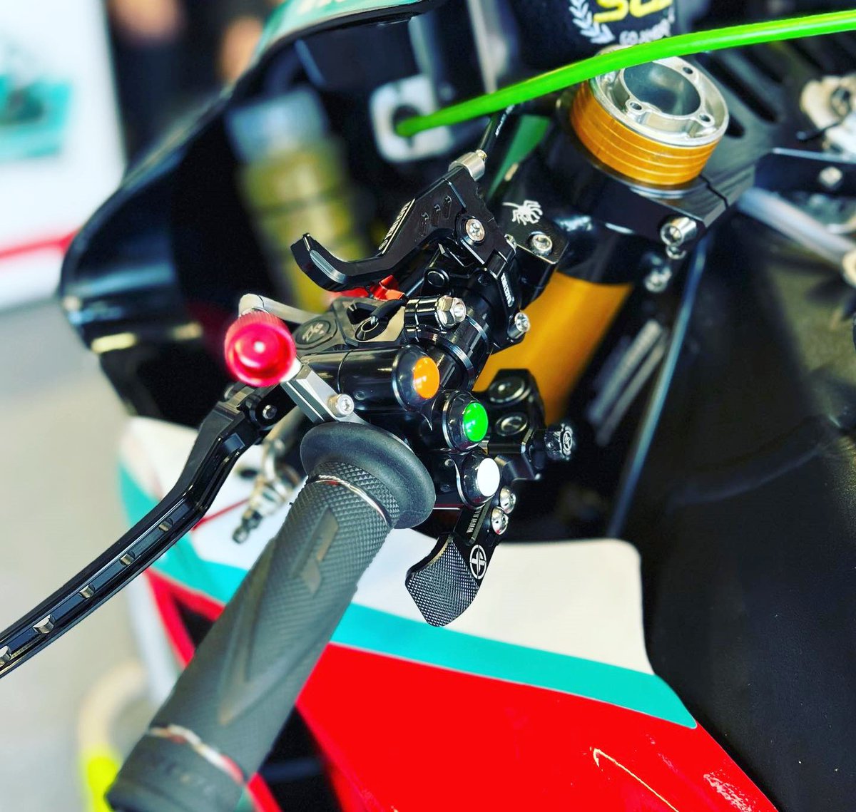 RaceTorx's tweet photo. Michael Dunlops Superbike with the Racetorx Thumb brake The Highest quality, most adjustable thumb brake on the market and the integrated gearbox Neutral lever. 

@dunlop.michael
#bikelife #iomtt #superbikes #michaeldunlop #hawkracing #bsb @officialbsb @_hawkracing #thumbbrake https://t.co/vkpBqLweat