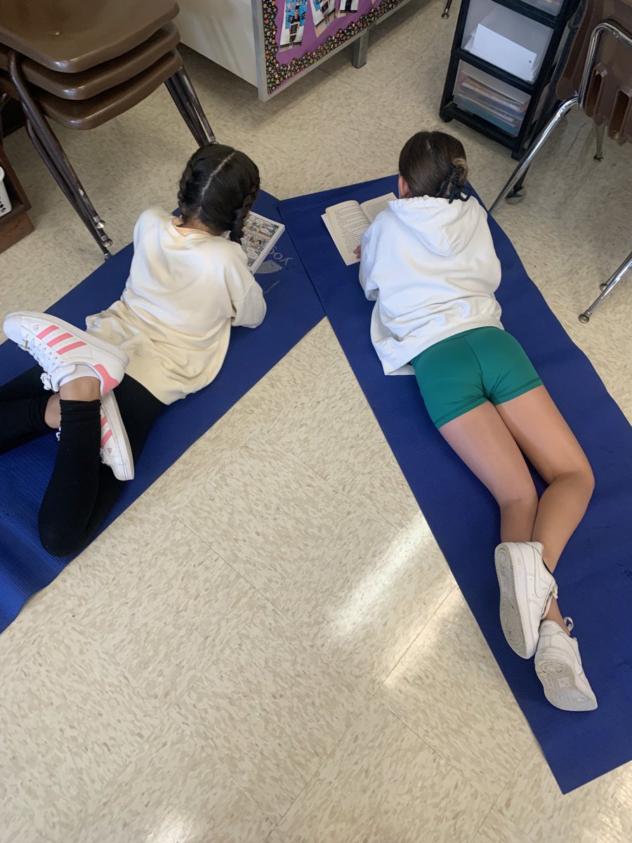 MintzJenn's tweet photo. 6 Purple Relaxin’ &amp; Reading during advisory!  ⁦@IslipMS⁩  #isliprising https://t.co/559llLphlx