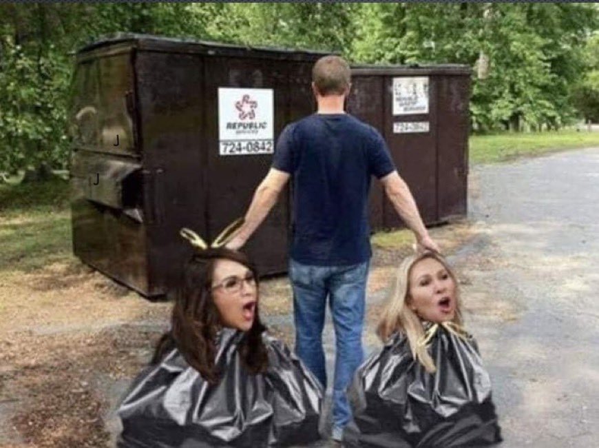 LePapillonBlu2's tweet image. Alright, who made this?! 😂🤣