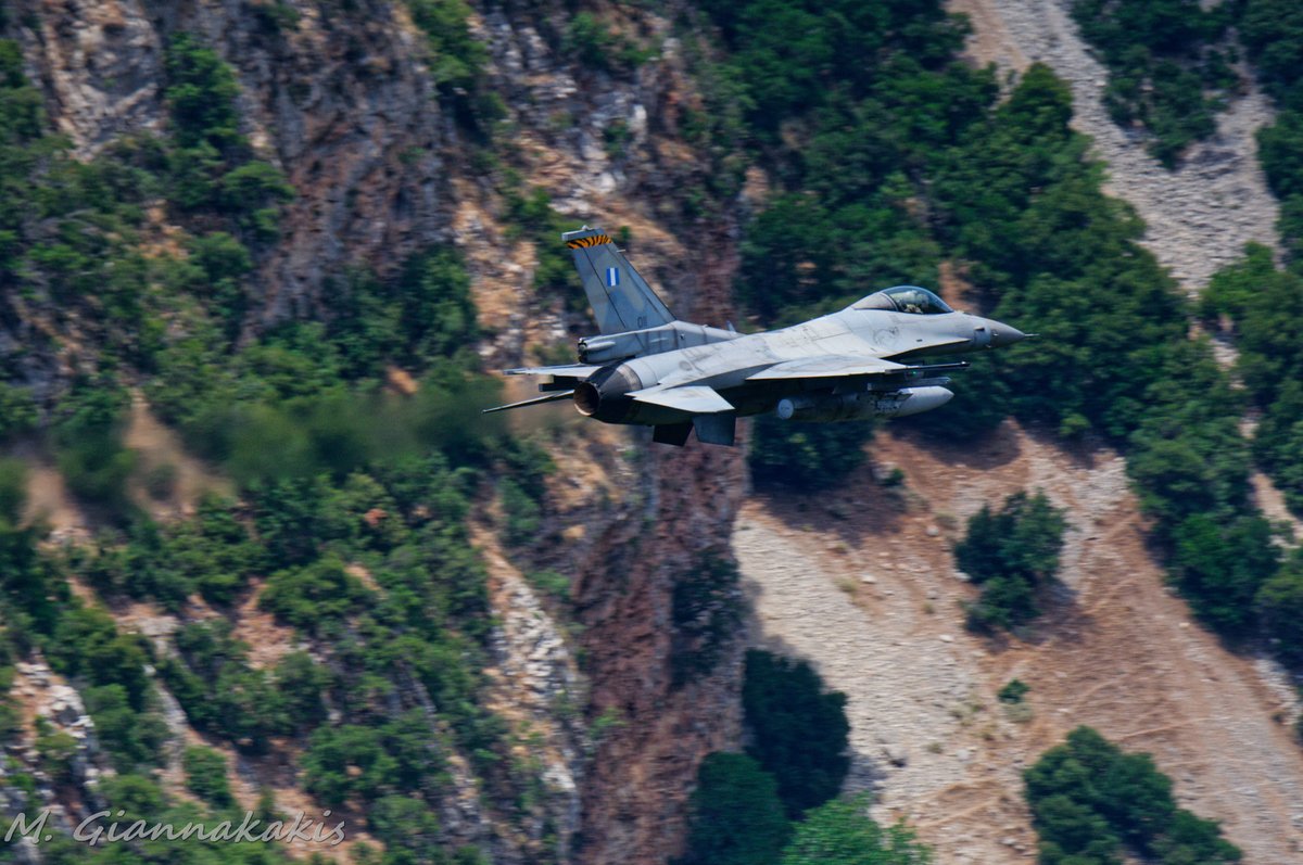 MyronGian's tweet photo. F-16C της 335Μ "Τίγρης" στα βουνά
.
F-16C from 335Sqn "Tiger" of the Hellenic Air Force in the greek mountains
.
#335Μ #Τίγρης #ΠΑ #φαράγγι #χαμηλήπτήση #f16 #f16blk52m #335Sqn #Tiger #HAF #hellenicairforce @hafspokesperson @natotigers #lowlevel #lowflight #jetexhaust https://t.co/9X4XXhYNFF