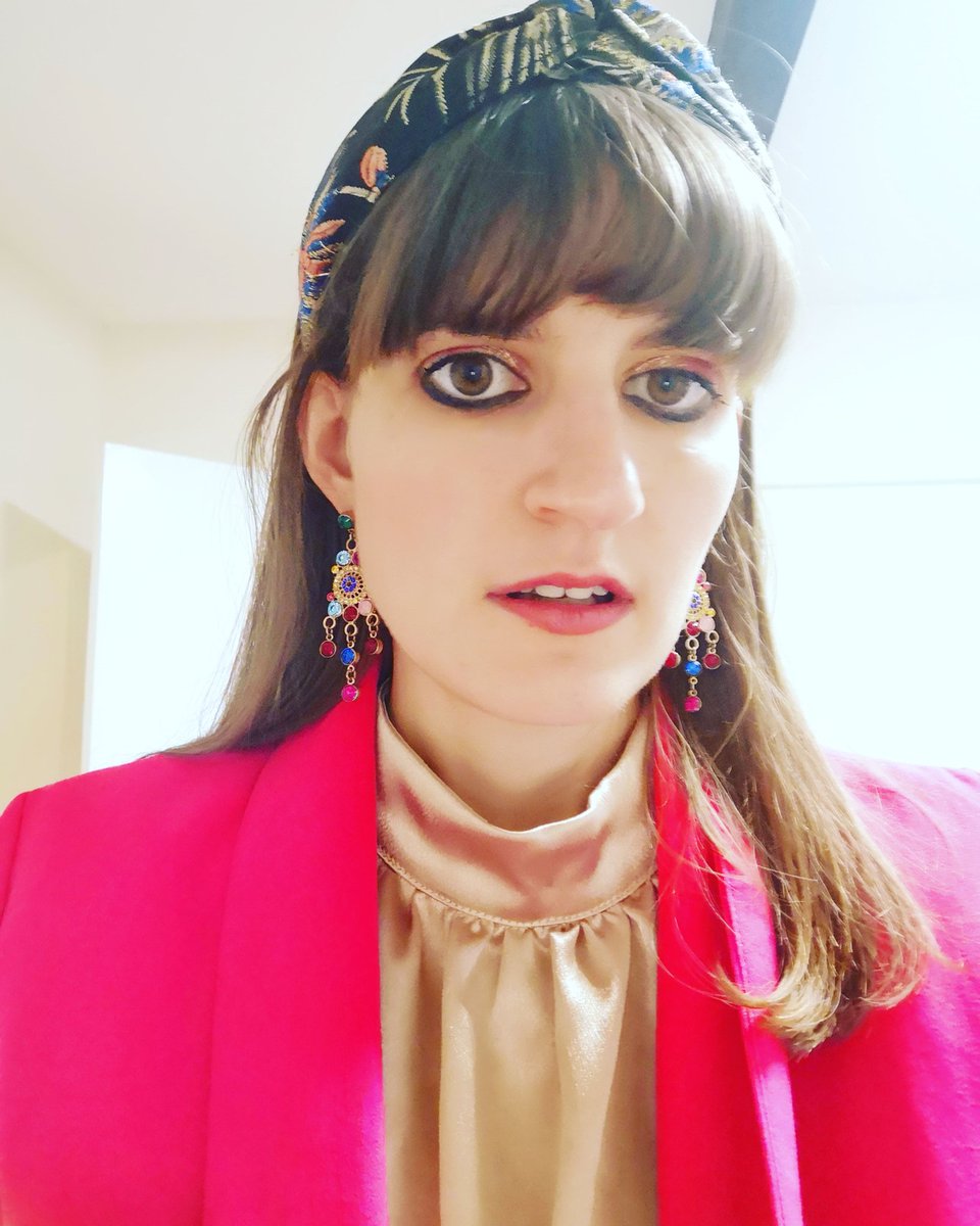 rebauthor1's tweet photo. Pink for quiz pub night #Amwriting #writinglife #writing #Writingmybook break 😊 https://t.co/gy68TH5QIT
