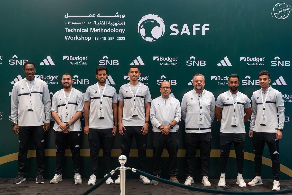 MahdAcademy's tweet photo. 🟣🟠 مدربو #أكاديمية_مهد يُشاركون في ورشة المنهجية الفنية لـ @saudiFF ⚽️ متضمنة ورشة عمل حول:

الإعداد البدني 🏋️‍♂️
حراس المرمى 🥅
المنهجية التكتيكية 📚 
استعراض ميداني 🏟️
تبادل خبرات 👥 https://t.co/5nC8ZZemiv