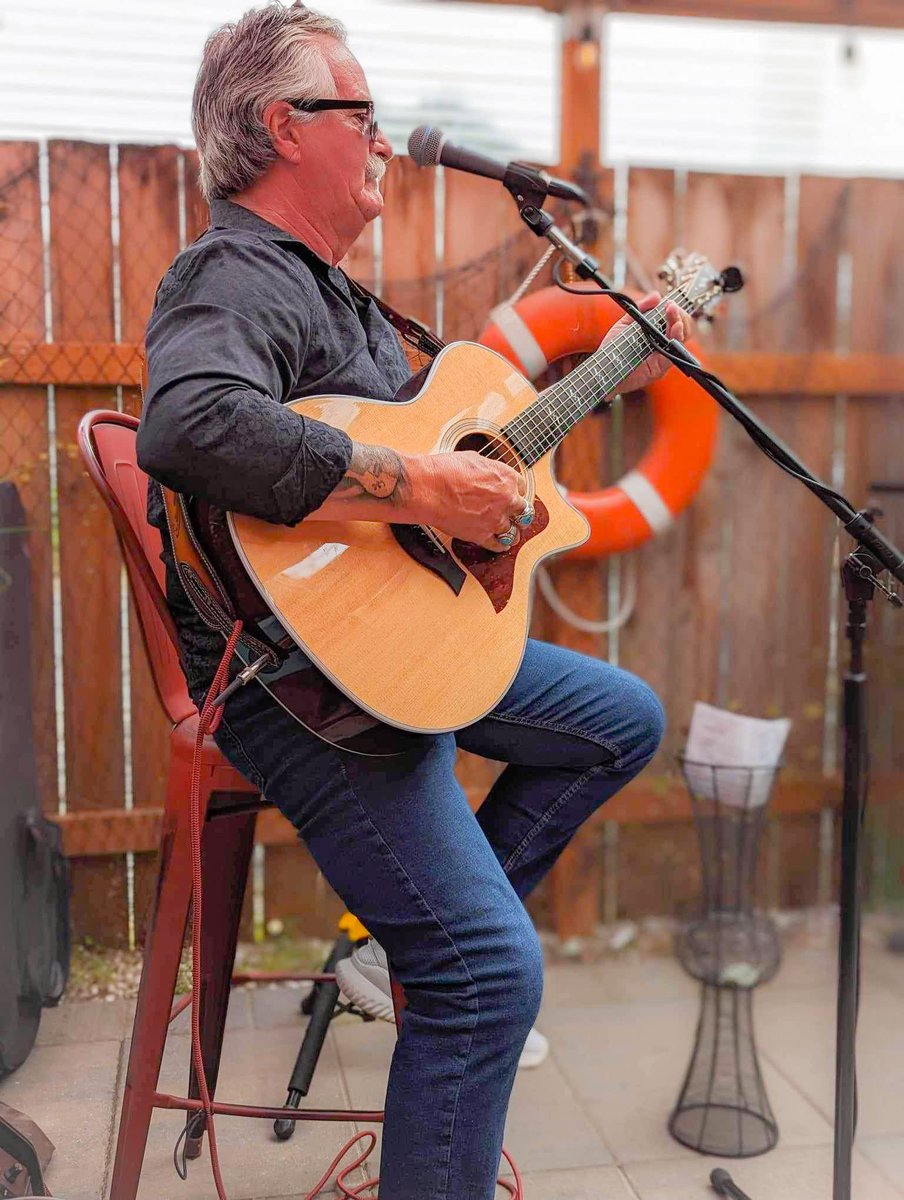 Can’t believe summer is wrapping up!! 
Hang out with us, this Thursday, for the LAST Pre Funk music session of the season, on our Jetty Patio! Barney Perrine will be playing live 4pm-6pm. 🍻