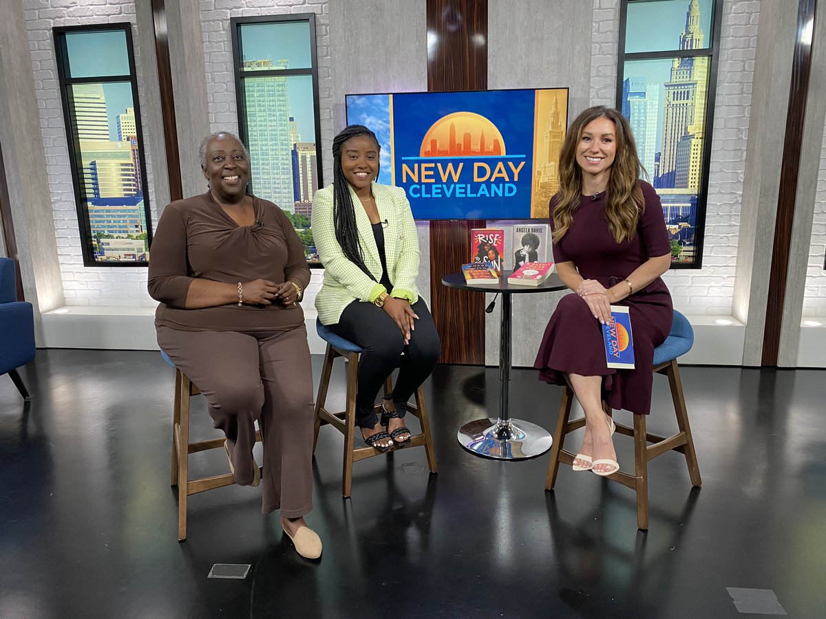 Cleveland_PL's tweet photo. There's a lot to be excited about during Cleveland Book Week! 📚 ✨ Check out our interview with @glaawc and @abbyvandiver at @NewDayCLE to get all the details on upcoming events and the #CLEREADS YA book fest. Catch up here: https://t.co/Swr7TqXYMh #ClevelandBookWeek https://t.co/RVtoQNLtRa