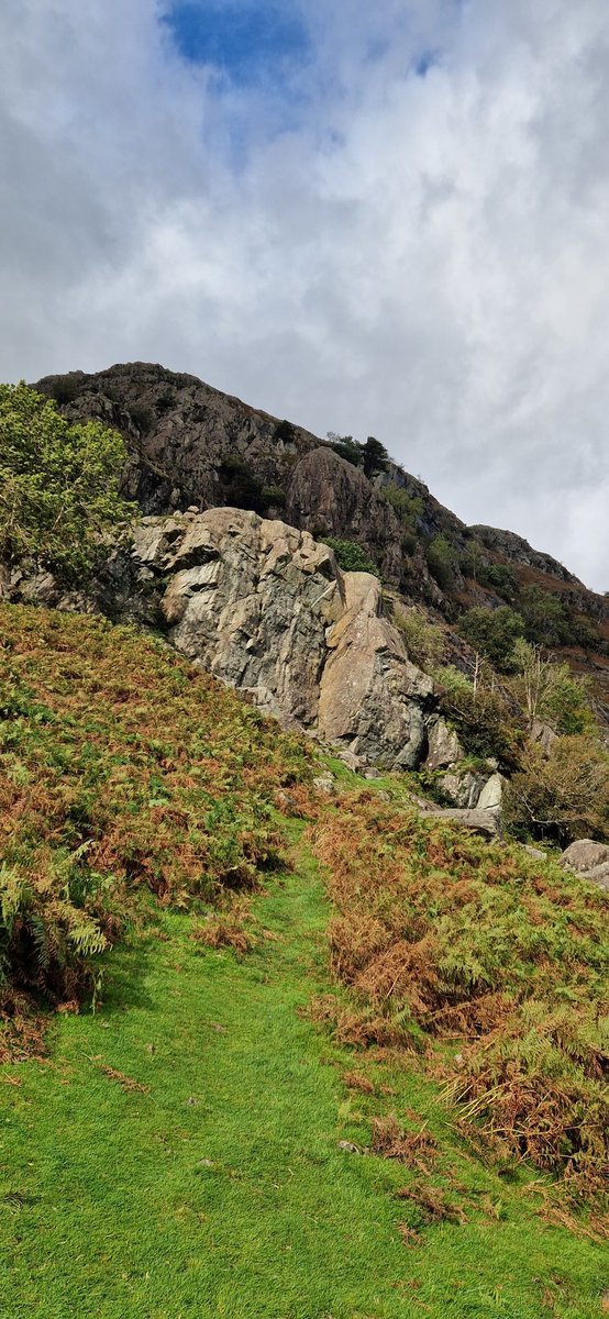 Martin_EMT's tweet photo. Made it to the lakes and got a few hours climbing done. It rained and was windy however still loved every second of it. Now for @Dominos_UK and hottub!! Haha https://t.co/7QBATrCBQL
