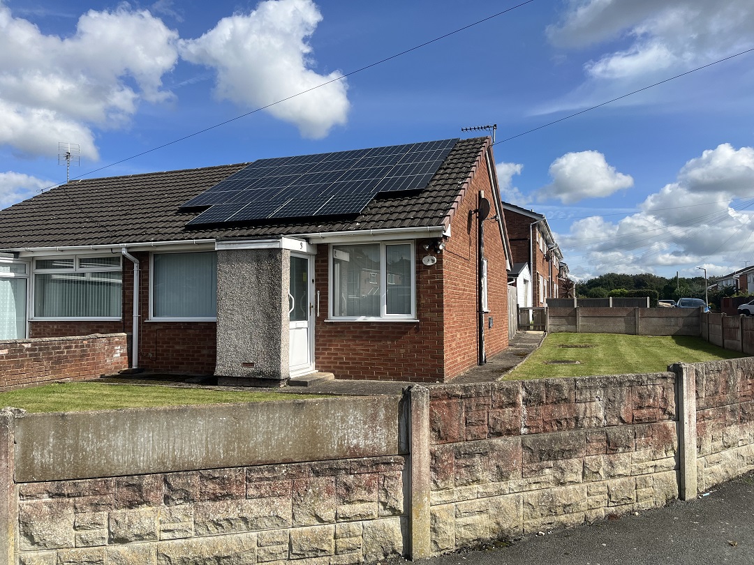 olivegrove_info's tweet image. ** NEW - FOR SALE **
ASHBOURNE AVENUE, GWERSYLLT
PRICE £135,000
2 bed semi detached #bungalow on a #spacious #cornerplot in a popular village location, with #garage  &amp;amp; #driveway, in need of complete #modernisation
#wrexham #2bed #forsale #Sales #propertiesforsale
#estateagents