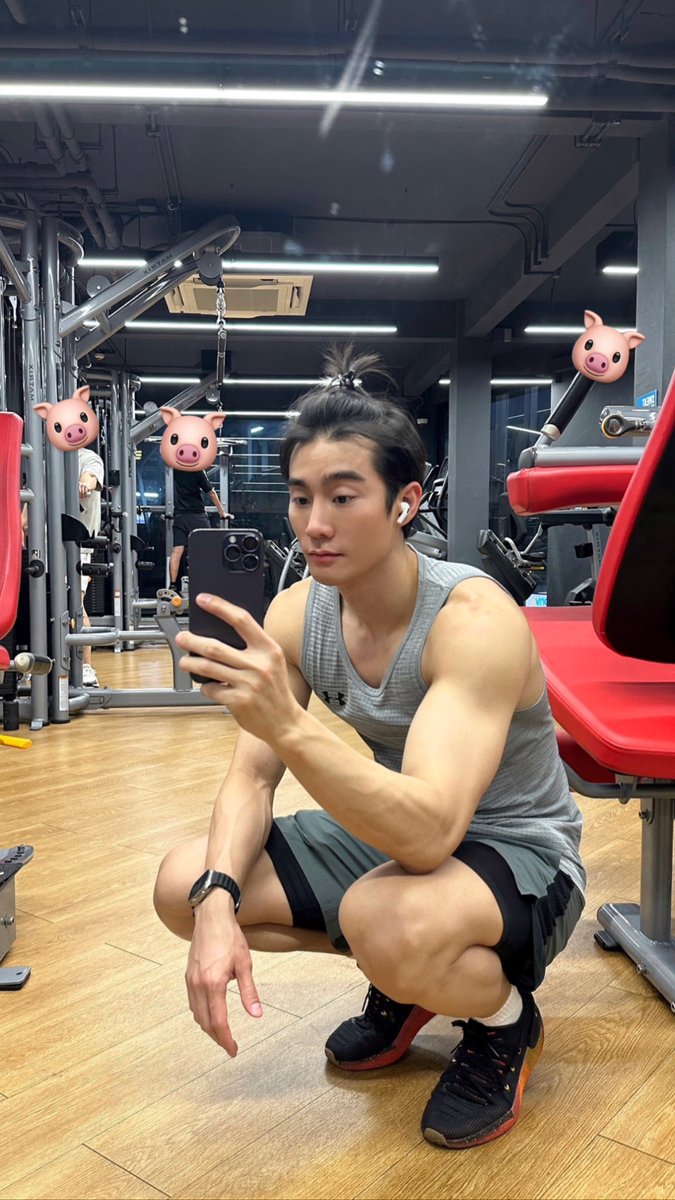 fforcejs's tweet photo. พวกเจ้าจงดูและเป็นสุขฟอสจิรัชผมยาวแล้ว https://t.co/aB7gL1UnQb