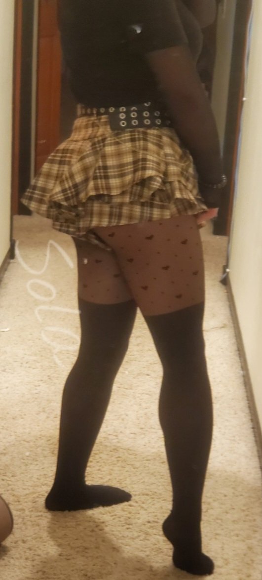 Solacybin's tweet photo. Went to a friend's wedding dress fitting over the weekend. Had to say, these shorts were SHORT! 😬

https://t.co/6PeUb7HwlA https://t.co/6dbRuKGV7y