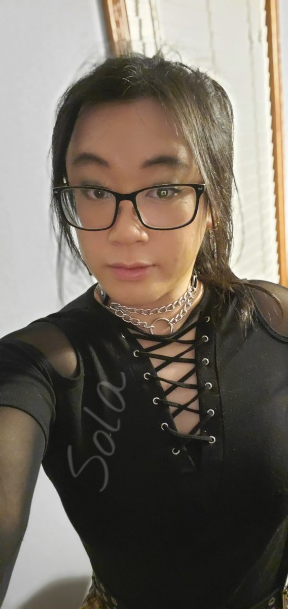 Solacybin's tweet photo. Went to a friend's wedding dress fitting over the weekend. Had to say, these shorts were SHORT! 😬

https://t.co/6PeUb7HwlA https://t.co/6dbRuKGV7y