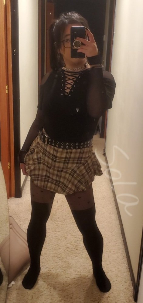 Solacybin's tweet photo. Went to a friend's wedding dress fitting over the weekend. Had to say, these shorts were SHORT! 😬

https://t.co/6PeUb7HwlA https://t.co/6dbRuKGV7y