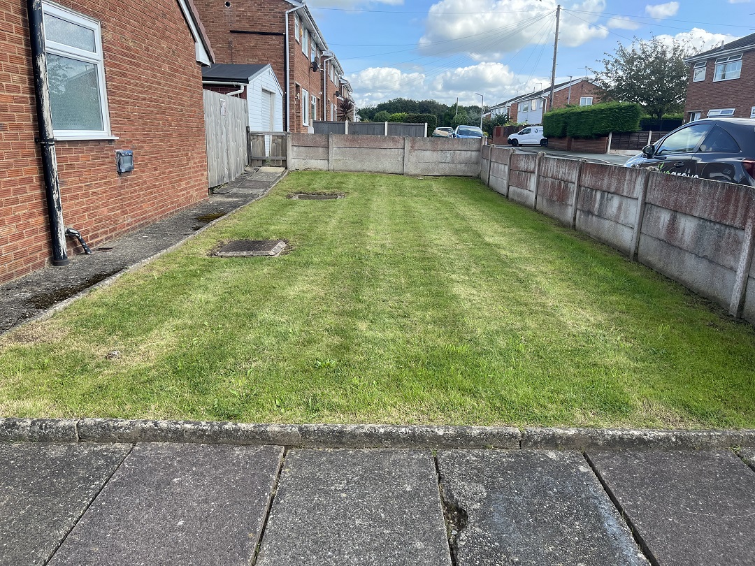 olivegrove_info's tweet image. ** NEW - FOR SALE **
ASHBOURNE AVENUE, GWERSYLLT
PRICE £135,000
2 bed semi detached #bungalow on a #spacious #cornerplot in a popular village location, with #garage  &amp;amp; #driveway, in need of complete #modernisation
#wrexham #2bed #forsale #Sales #propertiesforsale
#estateagents