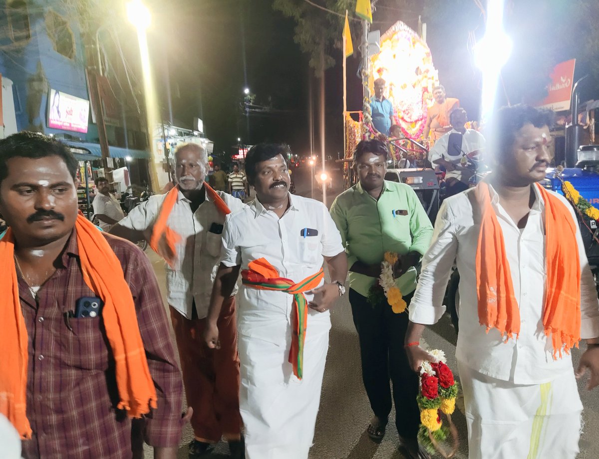 ponbalabjp's tweet image. விருதுநகர் மாவட்டம் பந்தல்குடியில் 23 ஆம் வருட விநாயகர் சதுர்த்தி விசர்ஜன ஊர்வலம் நடைபெற்றது. இதில் சிறப்பு விருந்தினராக கலந்து கொண்டு சிறப்புரையாற்றியதோடு விநாயகப் பெருமானின் அருளாசி பெற்றேன்
@annamalai_k @hindumunnani_tn @BJP4TamilNadu @RSSorg
#VinayakarChathurthi @apmbjp