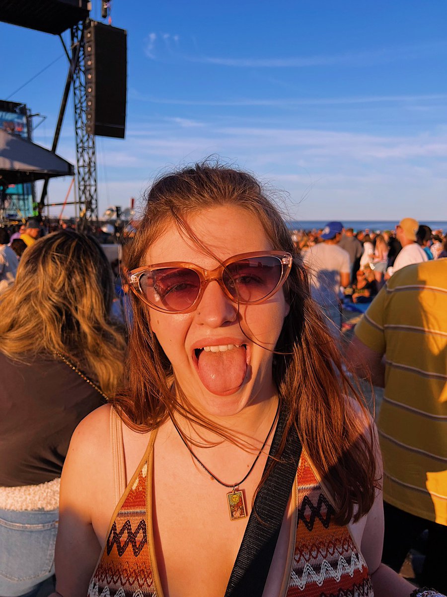 amber_kaylin's tweet photo. Festival vibes ☀️🌊🎶 https://t.co/wWI48Z8hSM