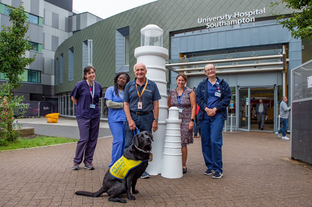 Delighted to be with Kimmy at a photoshoot to launch the @charity_shc @LighttheSouth art installation project that will see lighthouse sculptures across the Southampton area. A great money raiser for our local hospital warmly welcomed locally by @PetsAsTherapyUK @UHSVolunteers