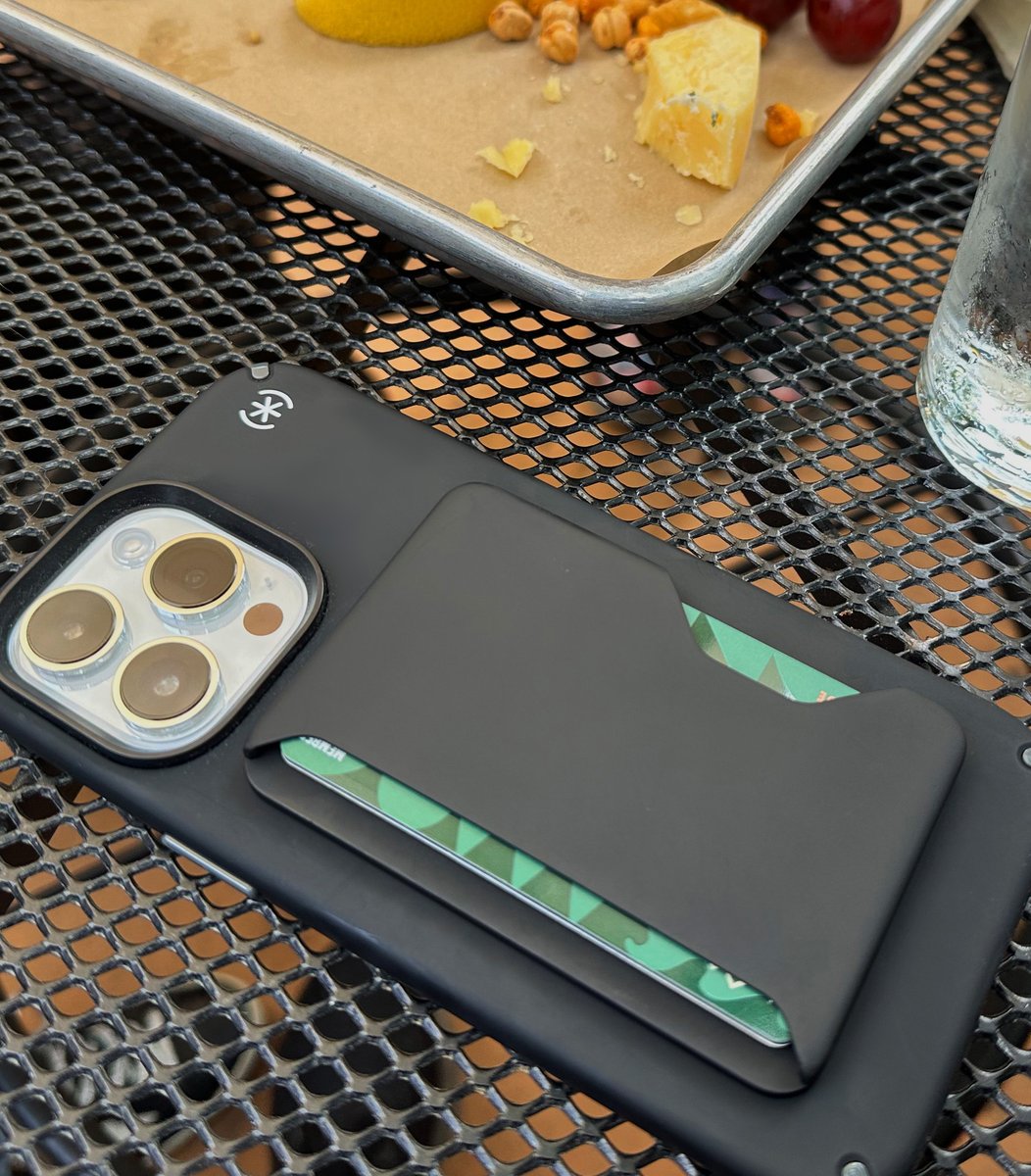 speckproducts's tweet photo. The Wallet for MagSafe® puts an end to magnetic card holders that fall off when being inserted or removed from a pocket. Featuring patent pending ClickLock™ no-slip interlock technology.
•
•
#iPhone15
#speckproducts
#ClickLock
#appleproducts
#techaccessories
#elevateyourtech https://t.co/5do7quWP0B