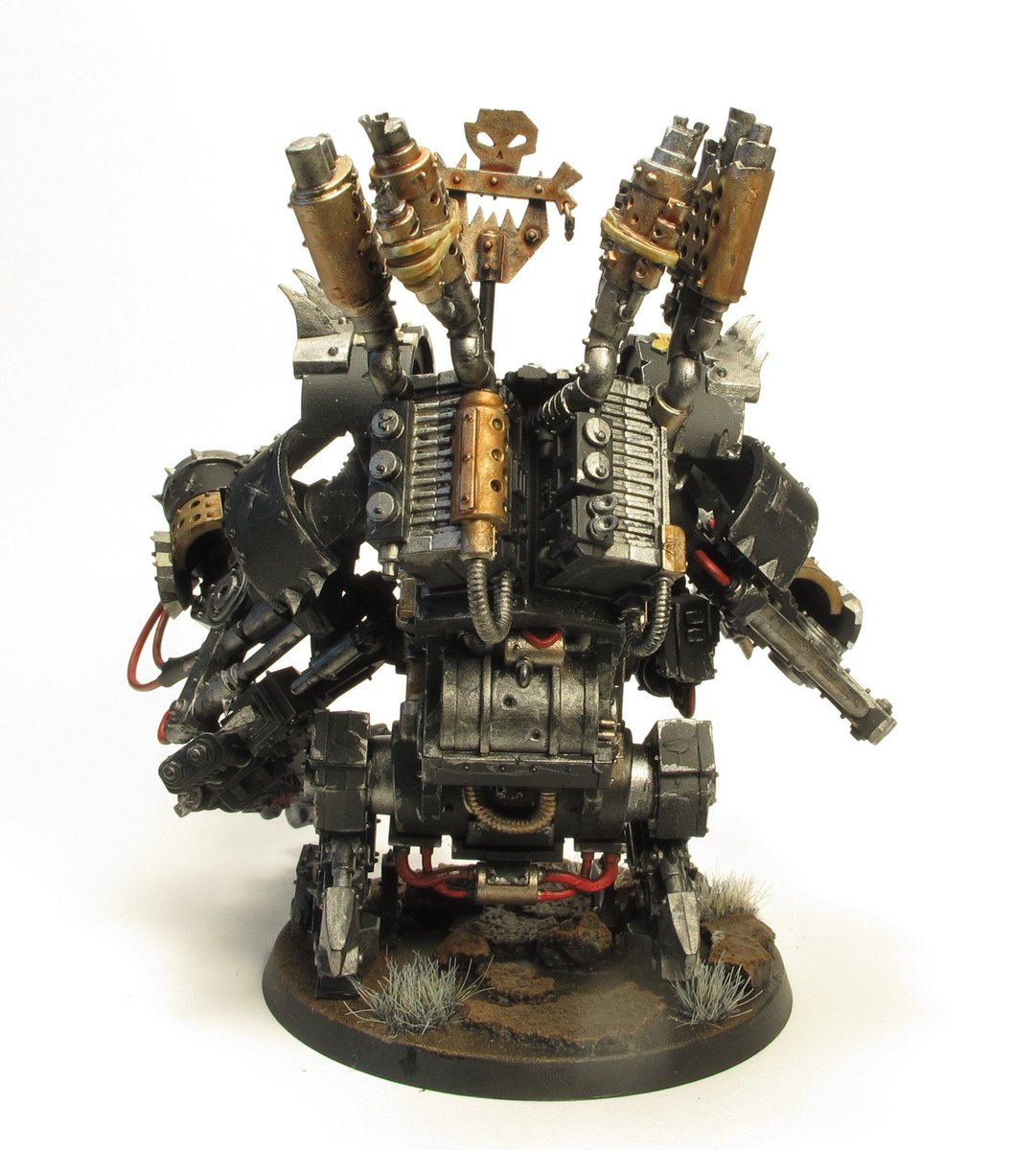 pixelart_la9's tweet photo. El Dreadnought orko que he pintado con mi hijo de 7 años 😍

#warhammer #warhammer40k #warhammercommunity #warhammerpainting https://t.co/SK9lmkJRGQ