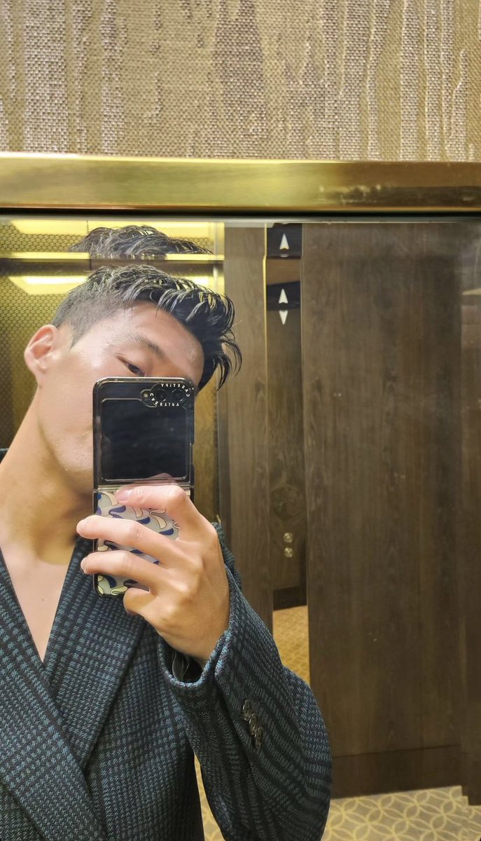 거울샷 미쳤나봐…😶