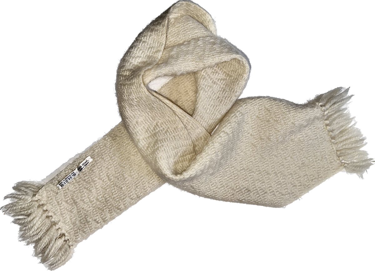 RePeachGA's tweet photo. Vintage Rich’s 100% Wool Scarf Made in France. Est. to be bought in 70s-80s from the old downtown Atlanta store location. Very rare item, Pre-Owned &amp; in great condition with very minor discoloration spots along the edges of the fringe (needs to be cleaned) 🐑 
#repeachga #repeach https://t.co/0vlEq0phuw