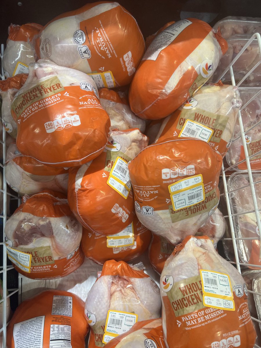 Did you know SNAP benefits only allow people to buy a frozen chicken but NOT a hot, ready to eat rotisserie chicken? As Congress prepares to pass the 2023 Farm Bill, 1 of my priorities is my Hot Foods Act. My bill would change this arbitrary rule🍗