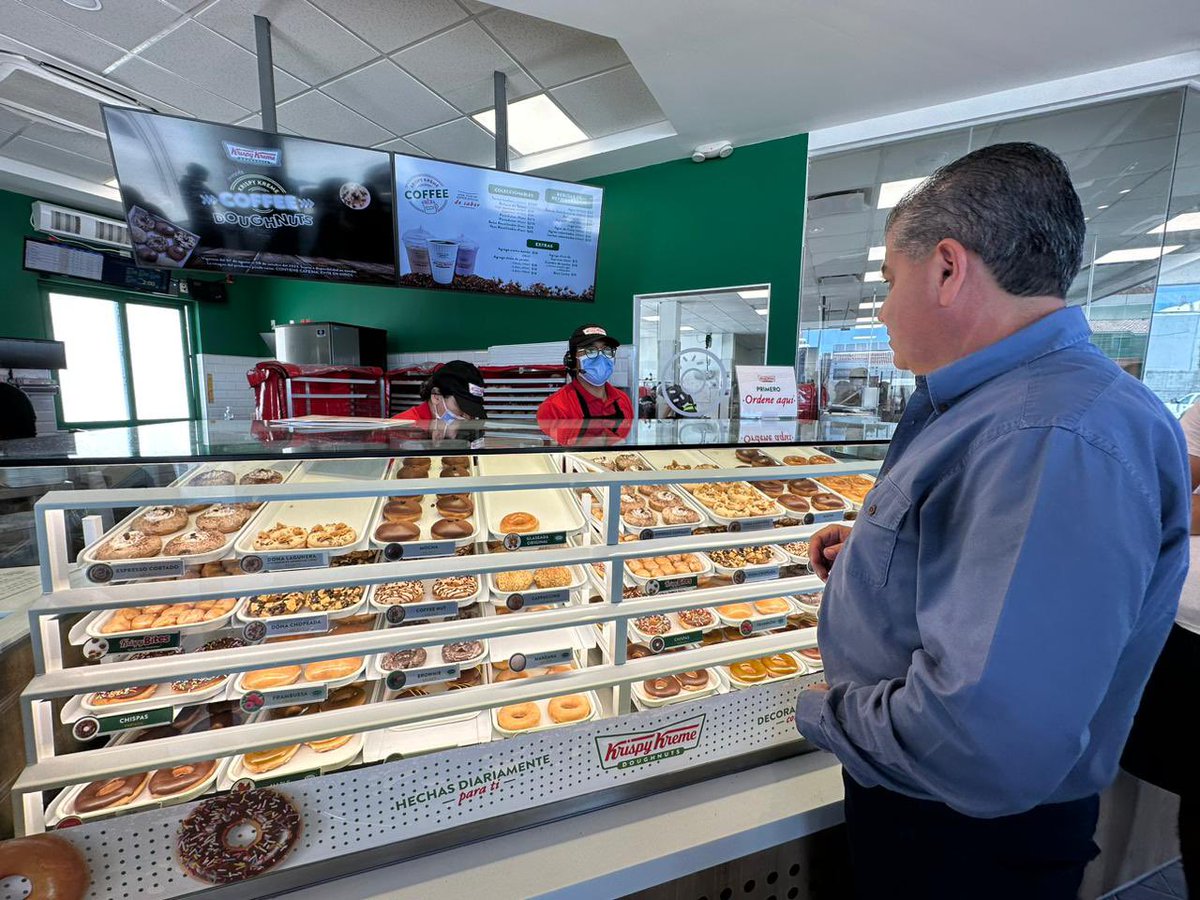 mrikelme's tweet photo. Como buen lagunero, ya me eché una vuelta por @krispykrememx 🍩 y de paso supervisé el funcionamiento del Sistema Vial 4 Caminos. https://t.co/yUSv8lLQb6