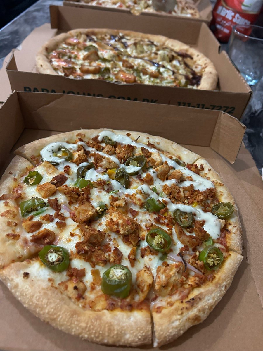 TheSanaK's tweet image. ..’Random Pizza Party..!’🤩 #WithTeam #LifeAtInvoZone #OfficeStories #Discounts #Wednesday #SeptemberDiaries✨ (@ Papa John’s in Lahore, Punjab) swarmapp.com/checkin/650b30…