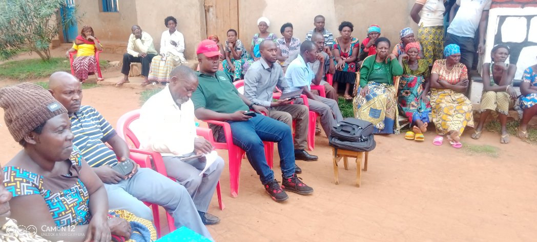 nyabubare's tweet photo. H. Master wa GS Nyabubare I n'uwa Green Valley NPS munteko yari iyobowe n'umukuru w'umudugudu wa Kadamu hibukijwe itangira ry'amashuri, kwitabira kugihe kw'abanyeshuri, ibikenewe,.@KireheDistrict
@SectorNasho
@NzirabatinyaMo4
@JanviereMukand4 
@WilliamMUNYANE2 
@HABIMANAPHENIAS https://t.co/gBbsfyT0zi