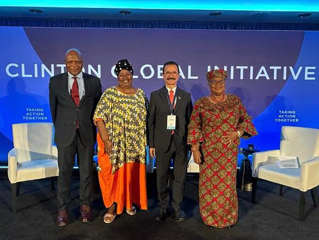 I was delighted to join Dr. @NOIweala and Dr. @USAmbGHSD, at @ClintonGlobal's Spotlight Session moderated by Dr. @agnesbinagwaho. The common theme was the potential and impact that resilient trade and supply chains could have on business and society. #UNGA78