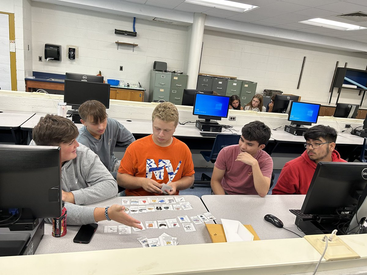 denise_dlm45's tweet photo. Mrs Massimo's Intro to Business class explores unlimited wants/limited resources with Space Quest! https://t.co/jAfkwLbkYx