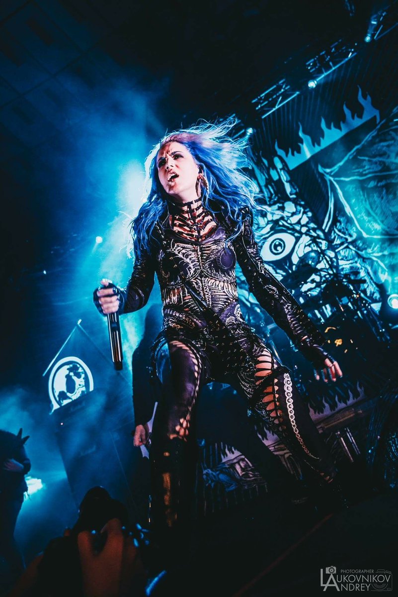 trickstarters's tweet photo. I just remembered #WCW is still a thing so I'm choosing one of many today lol 🏳️‍🌈 Alyssa White-Gluz, the beautiful frontwoman of Swedish melodic death metal band #ArchEnemy https://t.co/vaoxYKpf5u