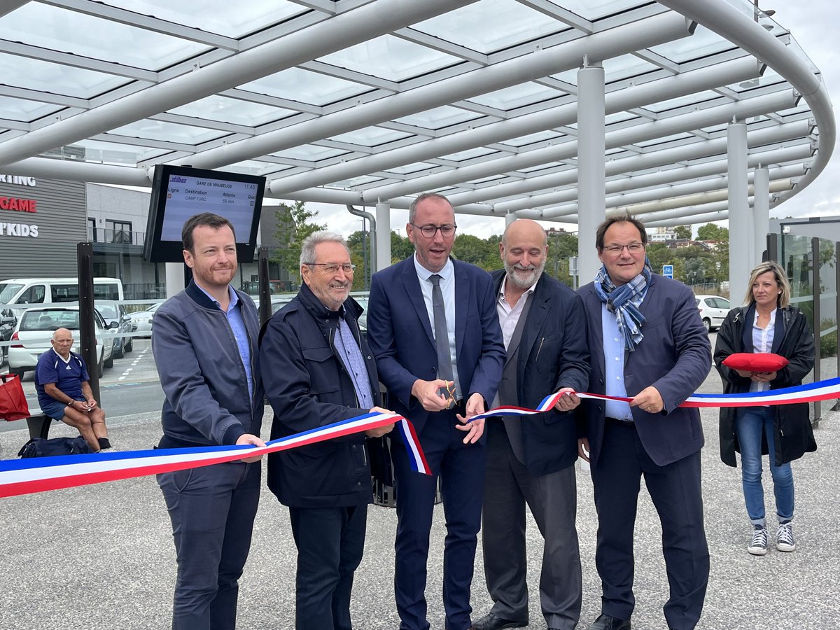 quillet_arnaud's tweet photo. Ce jour, nous avons eu le plaisir d’être conviés à l’inauguration du Pole d’Echanges Multimodale de Maubeuge. L’équipe de la Direction de Lignes TER Lille Avesnois était également présente au village des mobilités. @hautsdefrance @BernardBaudoux @TERHDF @JeromeBodel https://t.co/pUtn87UGHA
