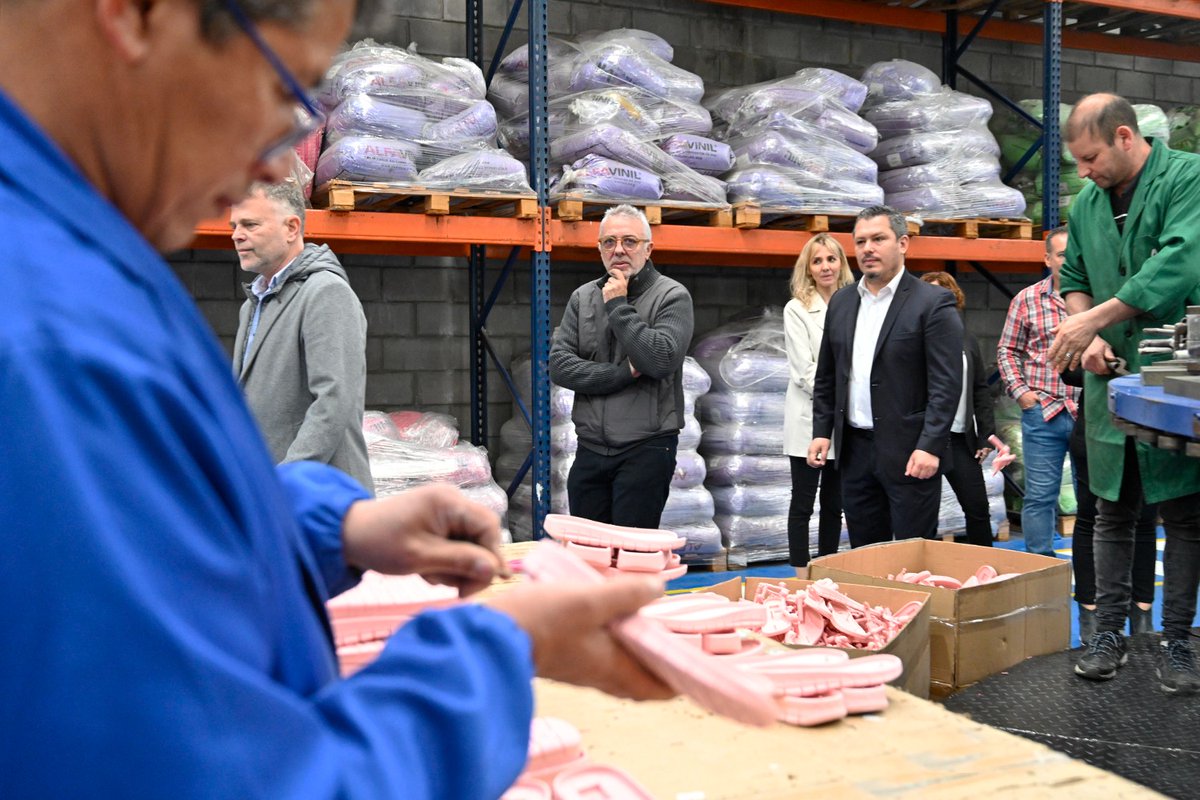 ZamoraJulio's tweet photo. Recorrimos la empresa #Addnice, dedicada a la fabricación de calzado infantil con capital 100% nacional. Radicada en Tigre desde 2015, es líder en su rubro y cuenta con más de 270 empleados. Seguimos trabajando con aquellos que impulsan el desarrollo local.
#TigreEsMiVida https://t.co/mP1XtLhuth