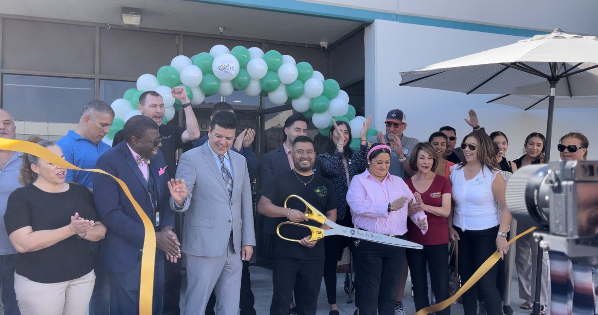 AsmPacheco's tweet photo. Yesterday, my team marked a momentous occasion for Gerardo and his staff as #SFSChamber welcomed SFS The Green Olive to the community. Let's officially open the doors and embark on this exciting new chapter together!
.
.
.
#RibbonCutting #SFSGreenOlive #BusinessCommunity #AD64 https://t.co/0mSECvsZ9R
