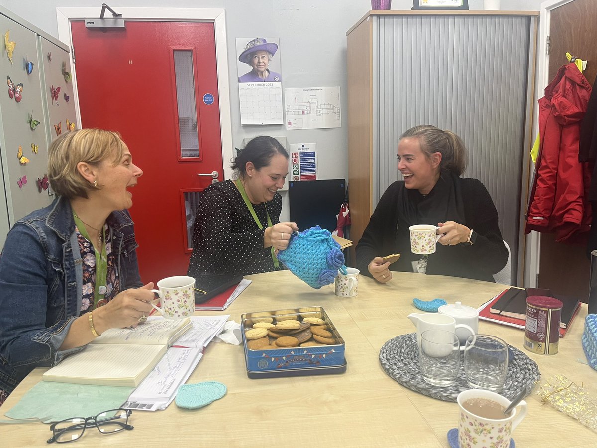 BecBeckety's tweet photo. @knightontmet what better way to start an impromptu after school meeting than with a cup of tea, biscuit and giggle #catchup #teamwork #community https://t.co/EF3vssJzmw