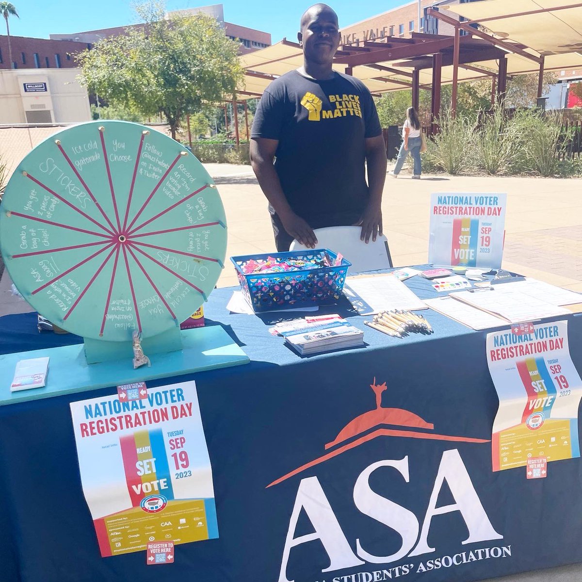 azstudents's tweet image. We celebrated National Voter Registration Day registering students to vote across the state of Arizona at ASU Tempe, ASU Downtown, UofA and NAU!

#StudentVoices #StudentsVote #NationalVoterRegistrationDay