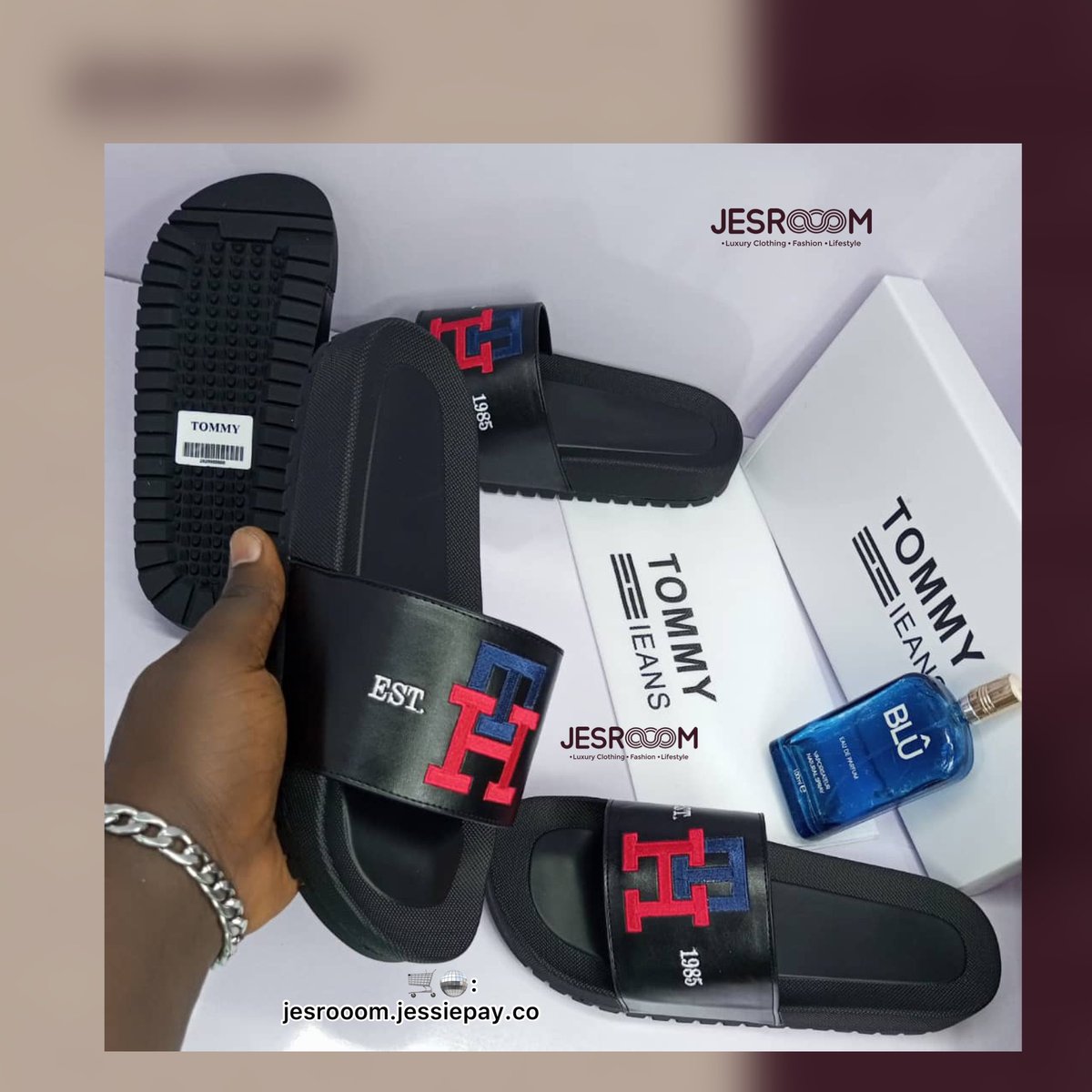 jesrooom's tweet photo. Step into luxury with our Designer Slides! 🌟 Grab a pair for only ₦19,000 at @jesrooom.
Your feet deserve the best! 👟✨
Shop🛍️ via 🪩: https://t.co/LfLIuDGvJQ link in bio to make it yours today! 💫
#SlideIntoComfort #FashionFinds https://t.co/q4NdIDhUL9