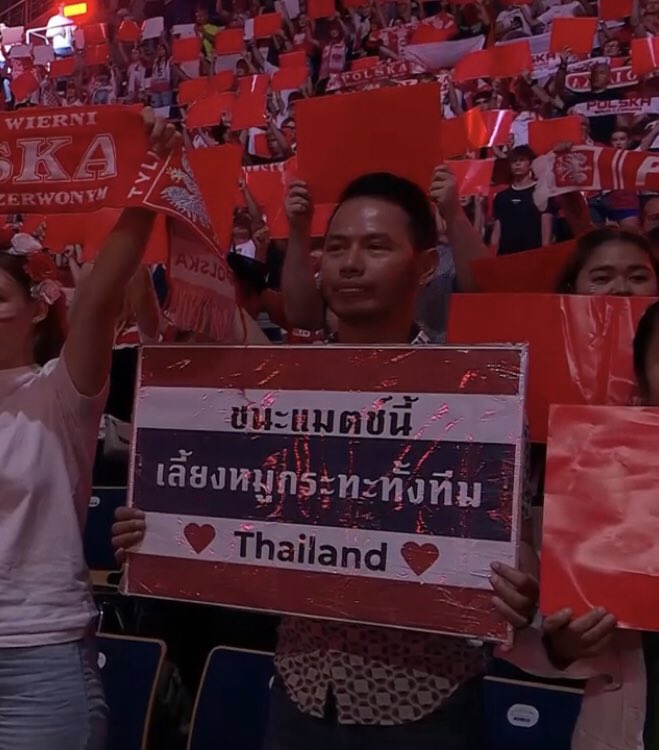 M_LeB30's tweet photo. คุณพรี่ อยู่จังหวัดอะไรคร๊าาาา!!?

ซื้อตั๋วมาดูทุกเกมส์ได้ไหม 😍😂

 #วอลเลย์บอลหญิง https://t.co/wQVsHWgKFs