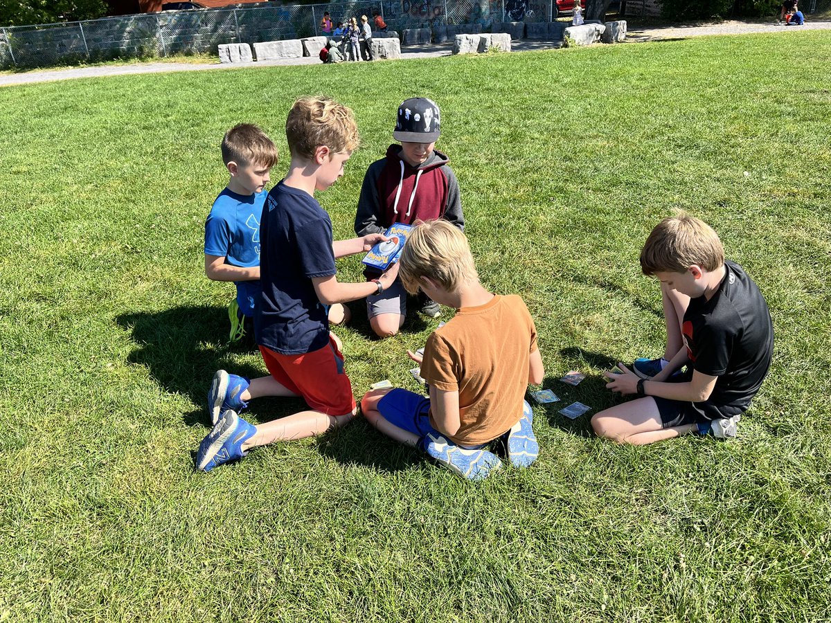 WinstonPSLDSB's tweet photo. Creativity, imagination,cooperation, friendship & teamwork are just a couple of the things we saw at recess today! What a great crew of kids! #wellness #GetMeOutside #WeAreWinston https://t.co/rZ85lC0F0h