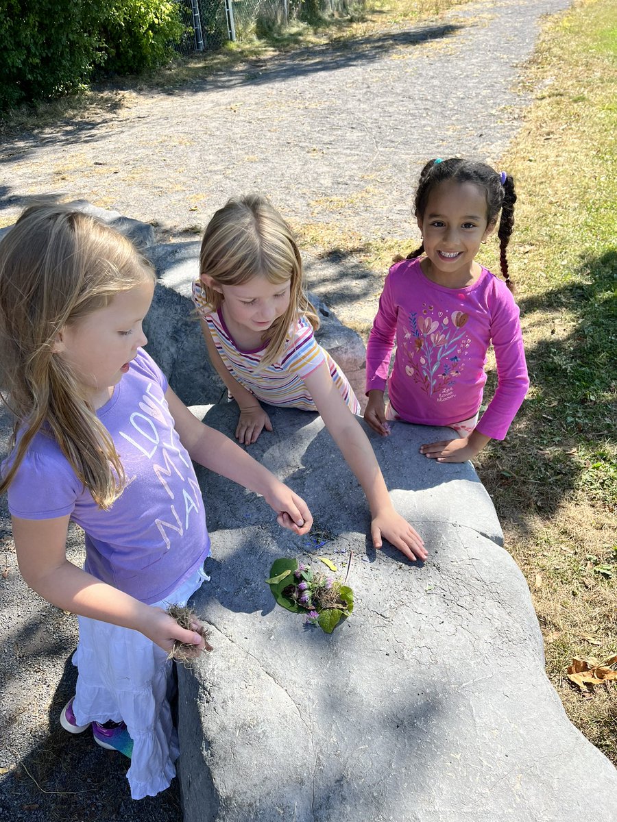 WinstonPSLDSB's tweet photo. Creativity, imagination,cooperation, friendship & teamwork are just a couple of the things we saw at recess today! What a great crew of kids! #wellness #GetMeOutside #WeAreWinston https://t.co/rZ85lC0F0h