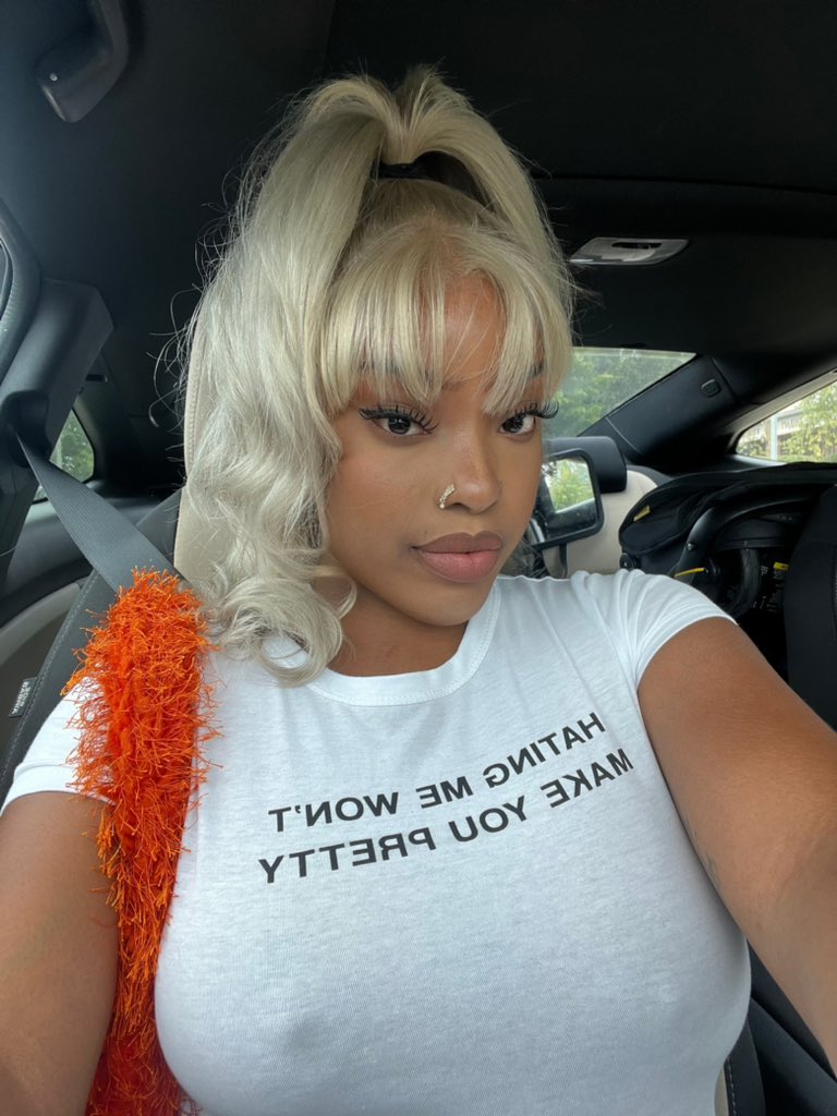 foxyessy's tweet photo. And I’ma keep doing me like a bad bitch should https://t.co/8qUg2mGWvH