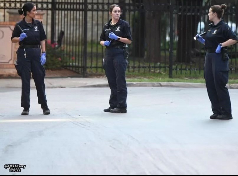 DallasPD's tweet photo. 🔍🧪 Celebrating #NationalForensicsScienceWeek by honoring our crime scene technicians! A big thank you for their commitment to their work, DPD and our city.
📸Fox4Terry https://t.co/8Vk1HVSVVH
