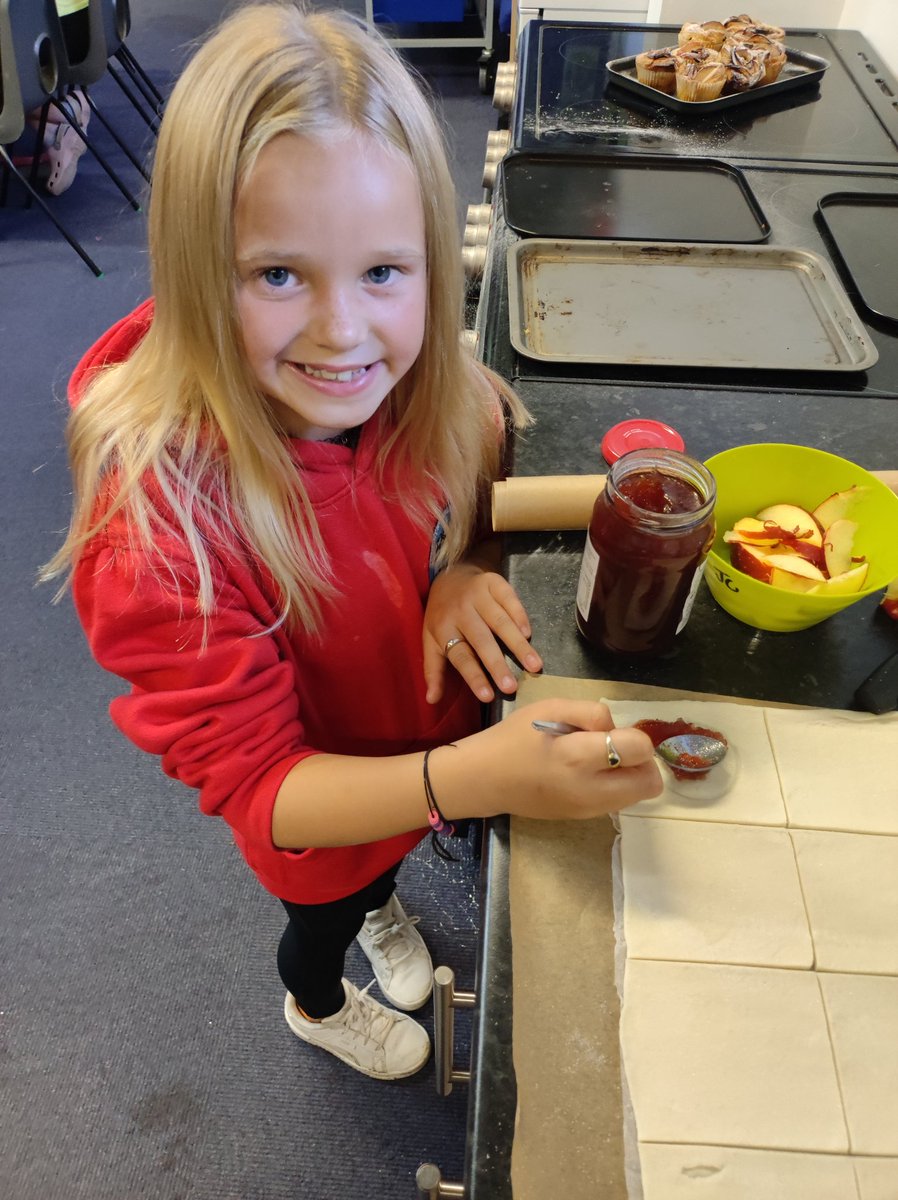 MiniExplorersPD's tweet image. A busy and fun afternoon with our #ServiceChildren 
We made plans for the year ahead and enjoyed some homemade treats 😋#ForcesFamily @SSCECymru @PDCSPrimary