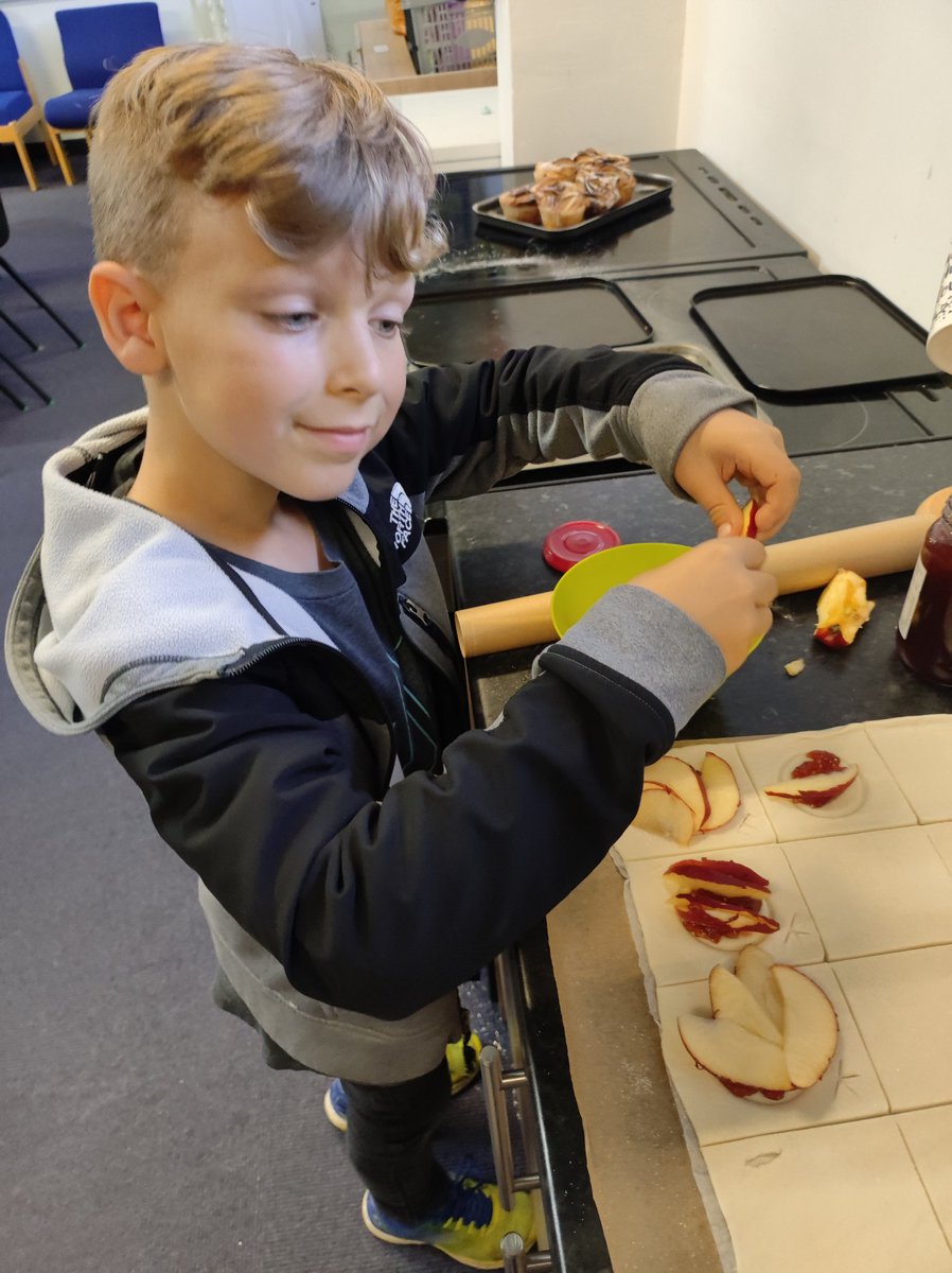 MiniExplorersPD's tweet image. A busy and fun afternoon with our #ServiceChildren 
We made plans for the year ahead and enjoyed some homemade treats 😋#ForcesFamily @SSCECymru @PDCSPrimary