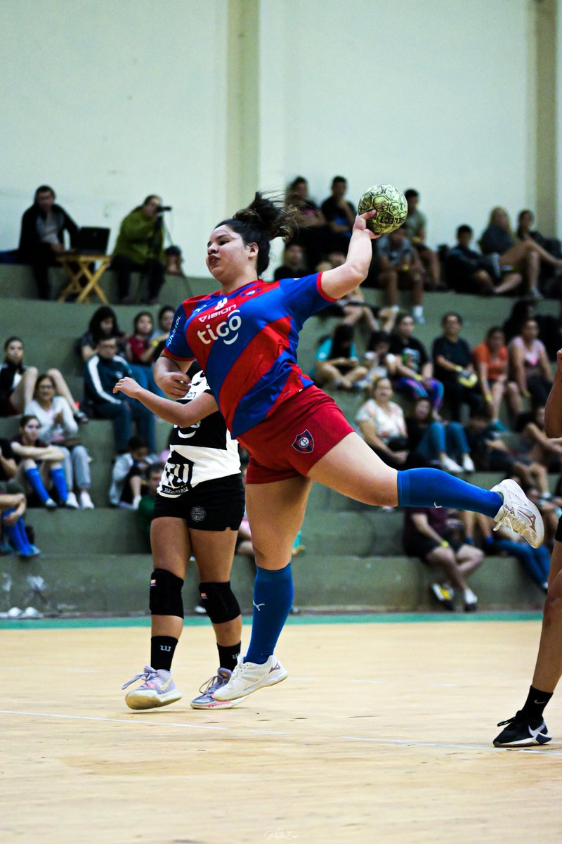 CerroHandball's tweet photo. GANÓ EL CICLÓN 🙌🏻💙❤️🌪️ 🤾‍♀️ 

Por la categoría PRIMERA, el equipo venció por 36 - 23 a Olimpia

Clausura 2023
Fase 1 - Fecha 7

¡VAMOS, CICLÓN! https://t.co/iibL1QsAaE