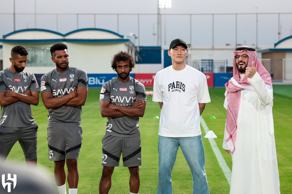 Alhilal_FC's tweet photo. 📸 #شكرًا_جانغ على المجد والذهـب @HyunJjhshs20 💙

#الهلال https://t.co/ODpY6pjmPr