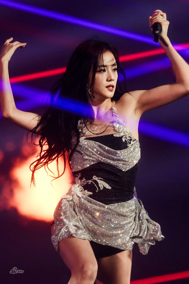 jisoogaIIery's tweet photo. KIM JISOO??? https://t.co/AHdKsCeGAV